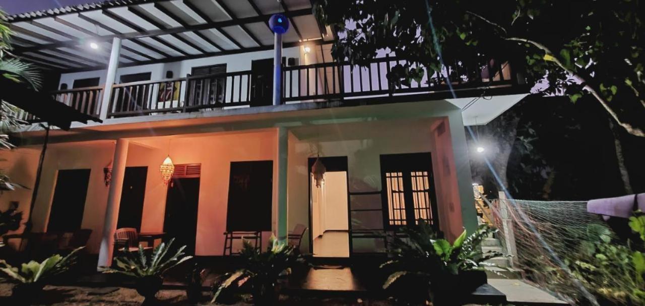 Sundance Surf Coconut Point Hotel Weligama Luaran gambar
