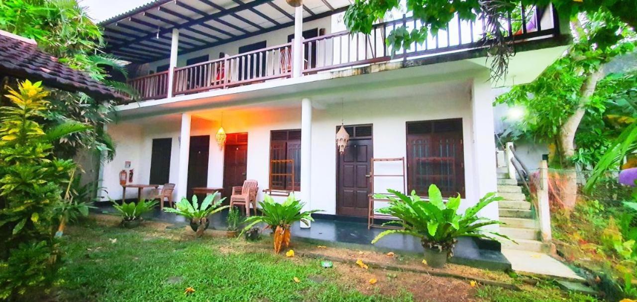 Sundance Surf Coconut Point Hotel Weligama Luaran gambar