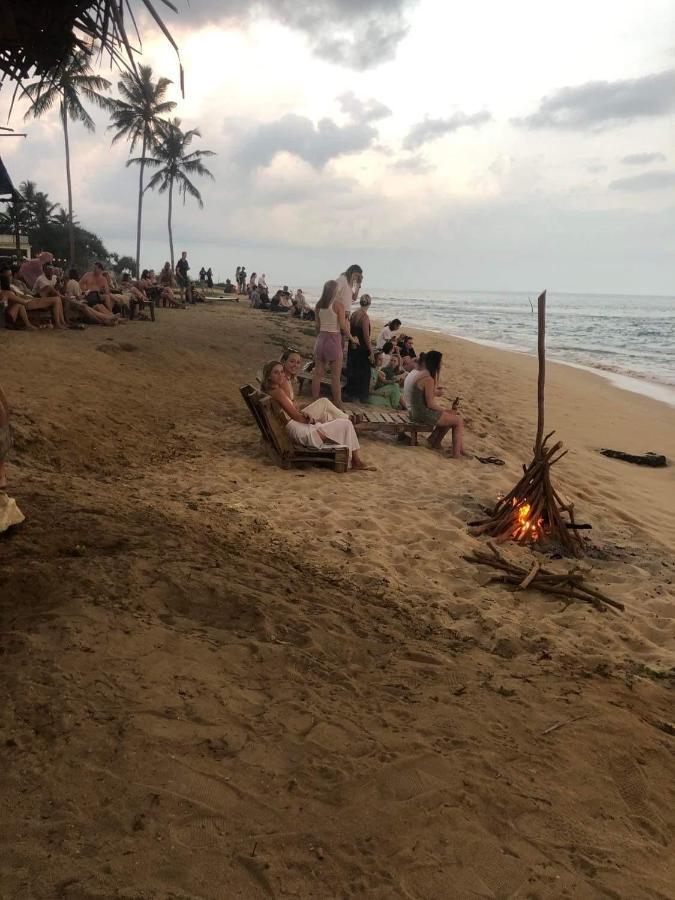 Sundance Surf Coconut Point Hotel Weligama Luaran gambar