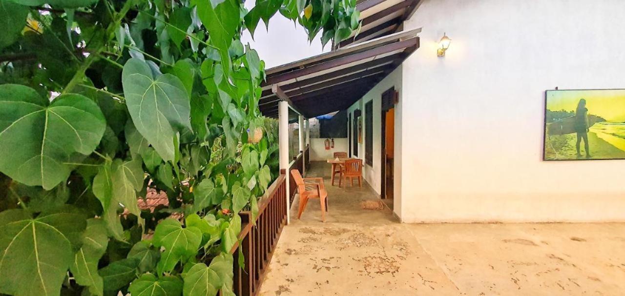 Sundance Surf Coconut Point Hotel Weligama Luaran gambar